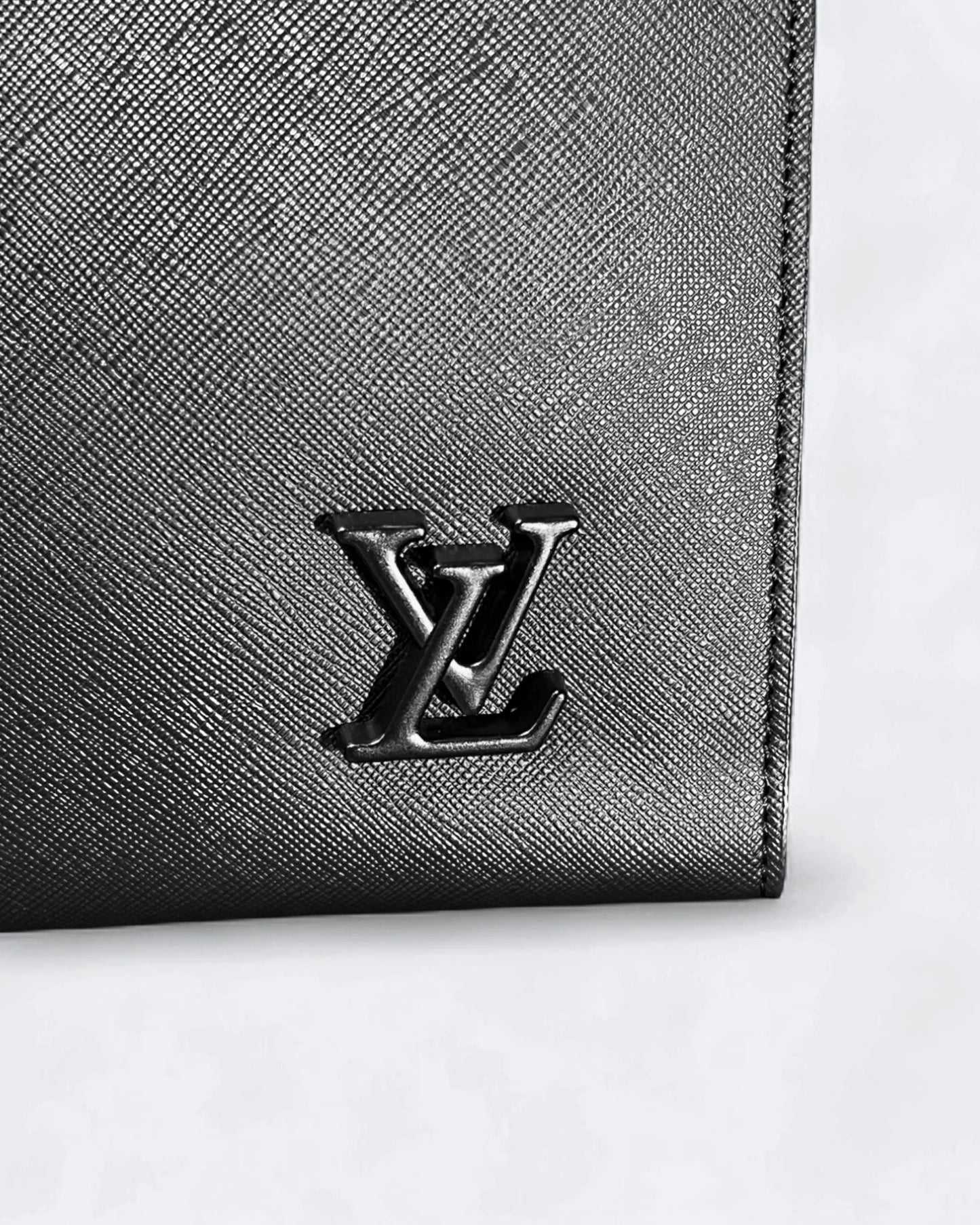 LVTN - Black Pin Clutch - Black