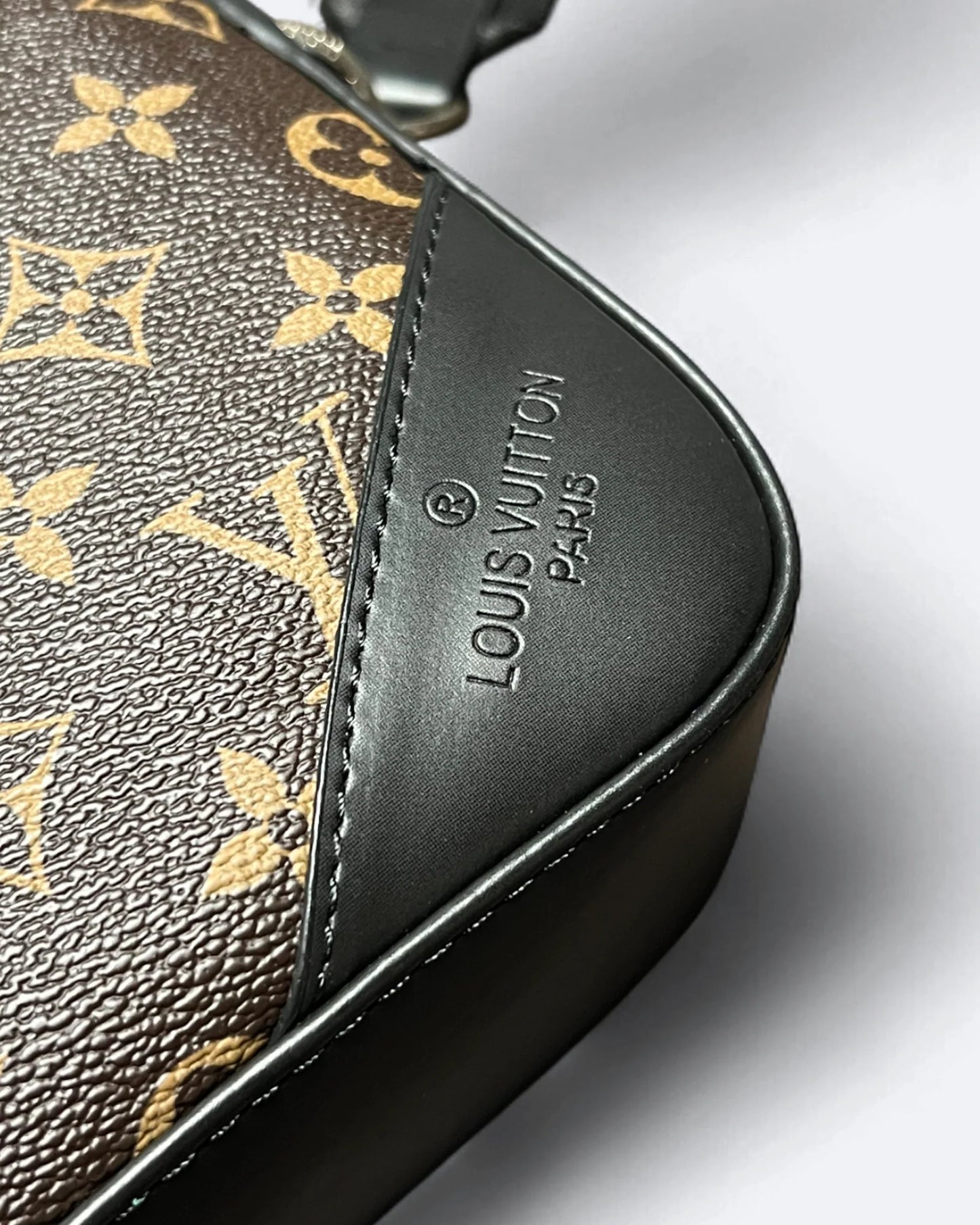 LVTN - Pattern Duo Messenger Bag - Brown