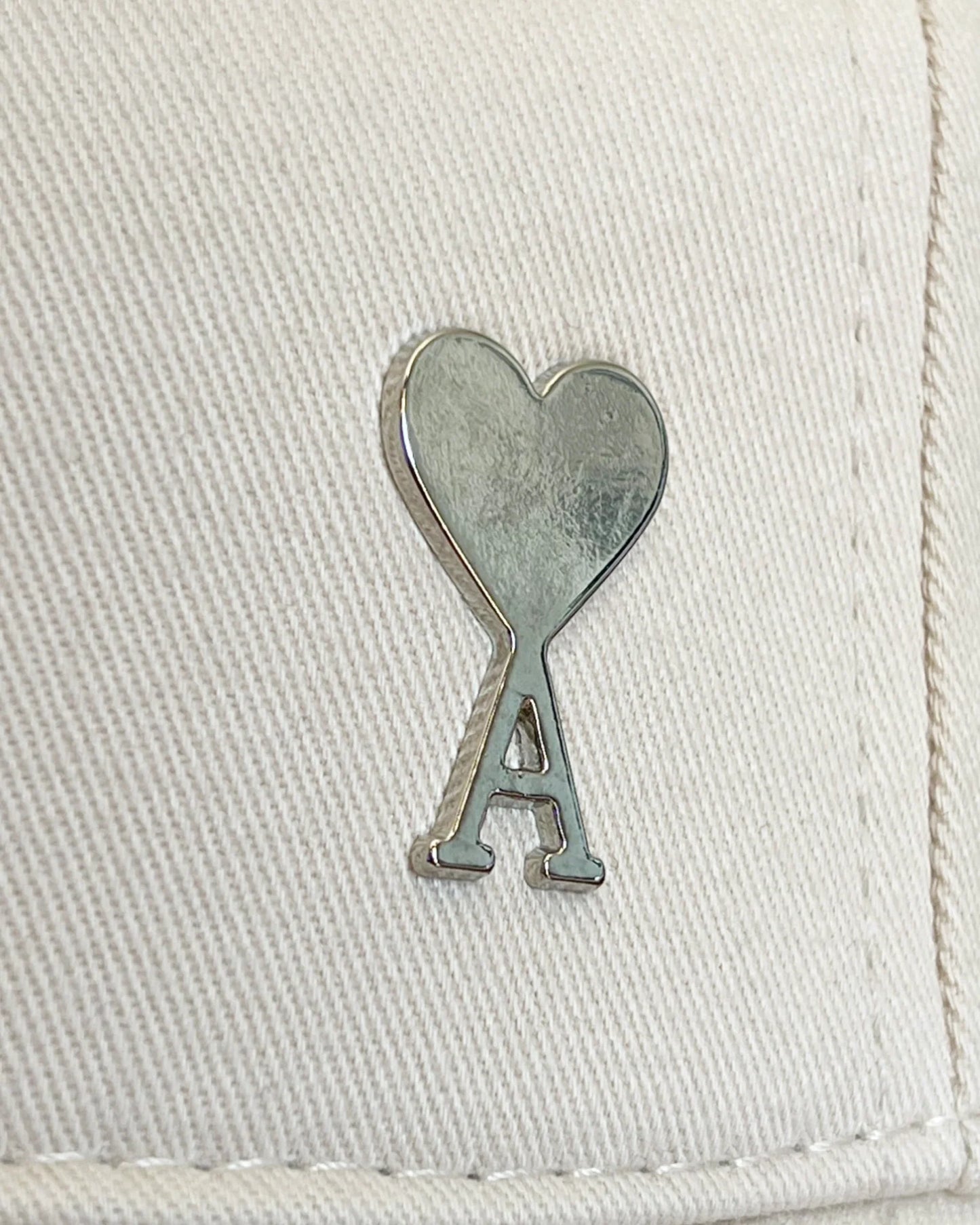 AMI - Silver Logo Pin Cap - Cream
