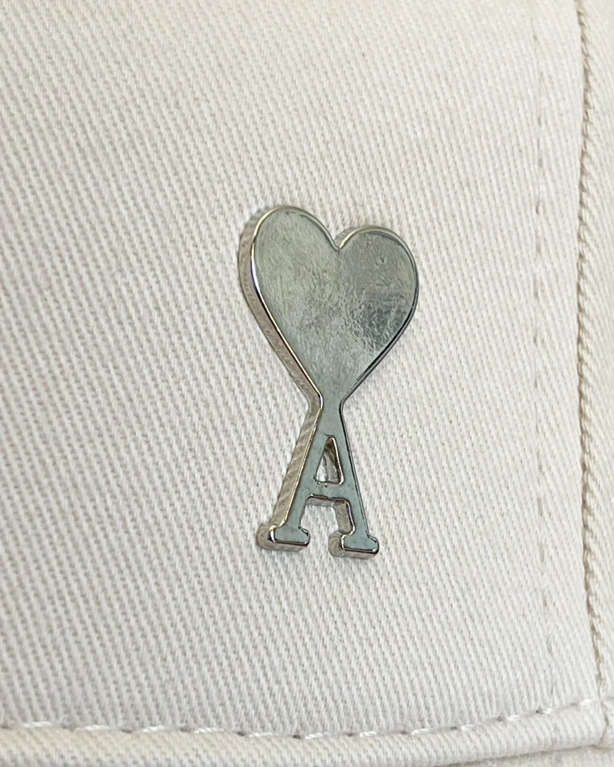 AMI - Silver Logo Pin Cap - Cream