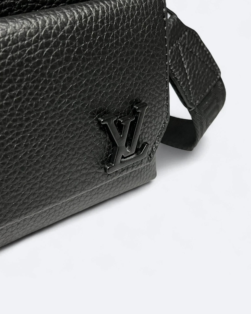 LVTN - Leather Mini Messenger Bag - Black
