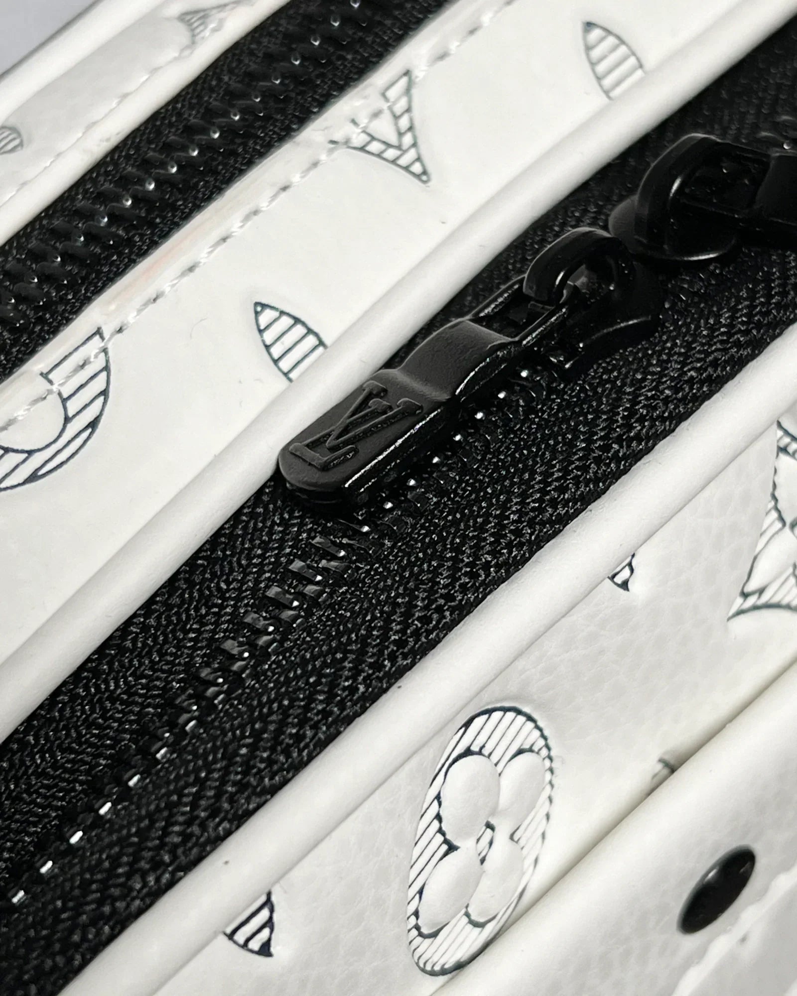 LVTN - Alpha Crossbody Bag - White/Dark Blue